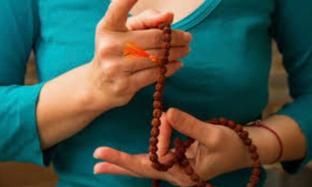 A Beautiful Way To Use Mala Beads For Meditation: A Complete Beginners Guide 